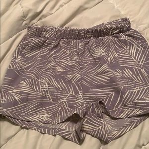 Shorts with stretch waist
